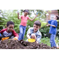 Excursión al Aire Libre (Going Outdoors) Photo Credit: Cade Martin, Dawn Arlotta, USCDC  via pixnio